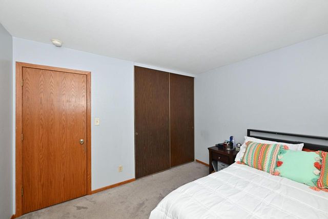 11020 W Parnell AVENUE, Hales Corners, WI 53130