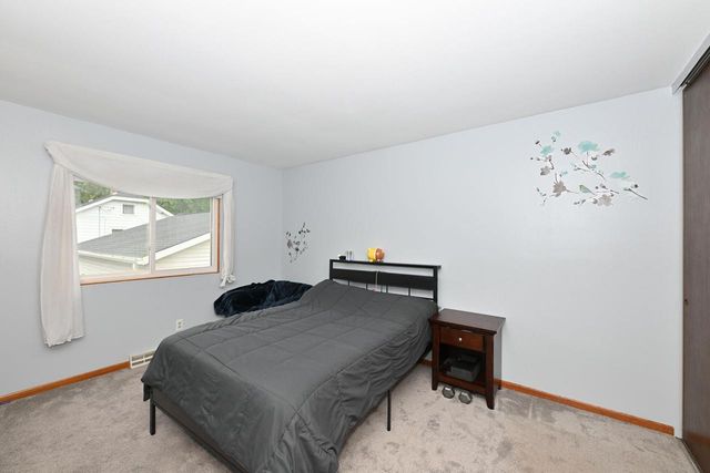 11020 W Parnell AVENUE, Hales Corners, WI 53130