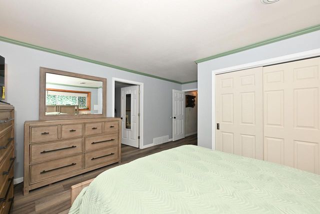 11020 W Parnell AVENUE, Hales Corners, WI 53130