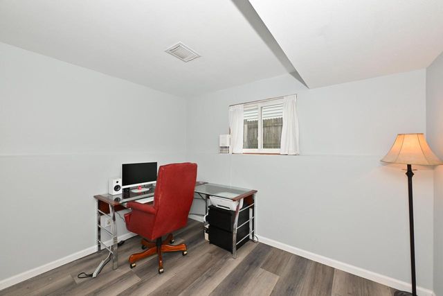 11020 W Parnell AVENUE, Hales Corners, WI 53130