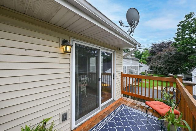 11020 W Parnell AVENUE, Hales Corners, WI 53130