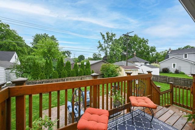 11020 W Parnell AVENUE, Hales Corners, WI 53130