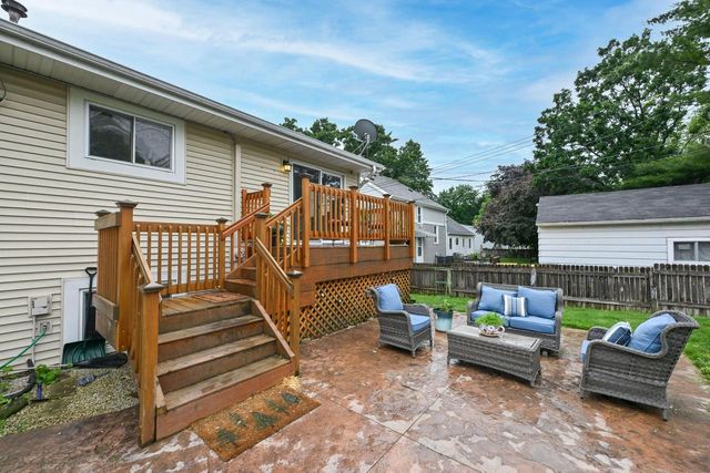 11020 W Parnell AVENUE, Hales Corners, WI 53130