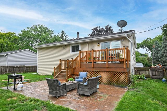 11020 W Parnell AVENUE, Hales Corners, WI 53130