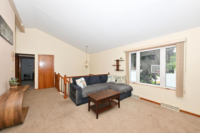 11020 W Parnell AVENUE, Hales Corners, WI 53130