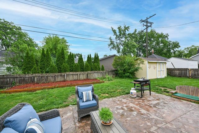 11020 W Parnell AVENUE, Hales Corners, WI 53130