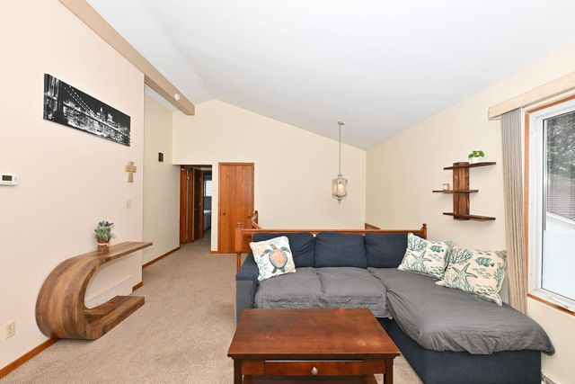 11020 W Parnell AVENUE, Hales Corners, WI 53130
