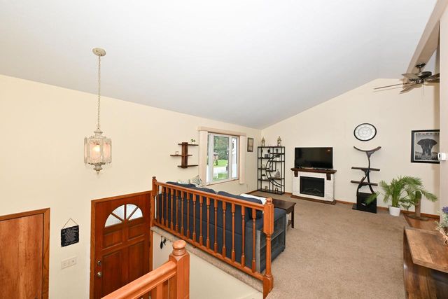 11020 W Parnell AVENUE, Hales Corners, WI 53130