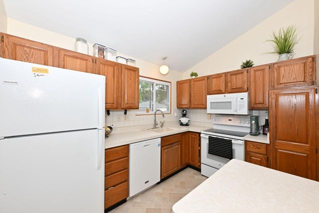 11020 W Parnell AVENUE, Hales Corners, WI 53130