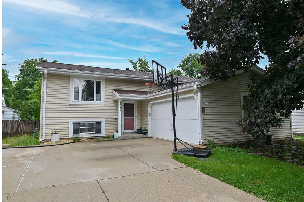 11020 W Parnell AVENUE, Hales Corners, WI 53130