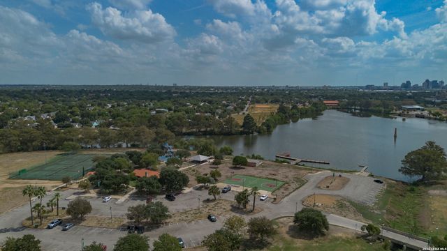 2020 W Kings Hwy, San Antonio, TX 78201