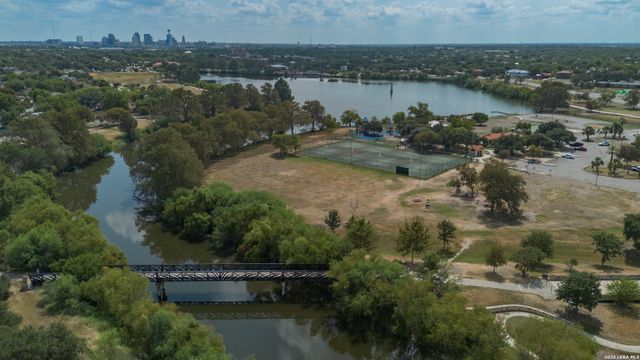 2020 W Kings Hwy, San Antonio, TX 78201