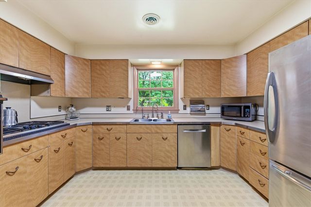 2687 Apple Way, Ann Arbor, MI 48104