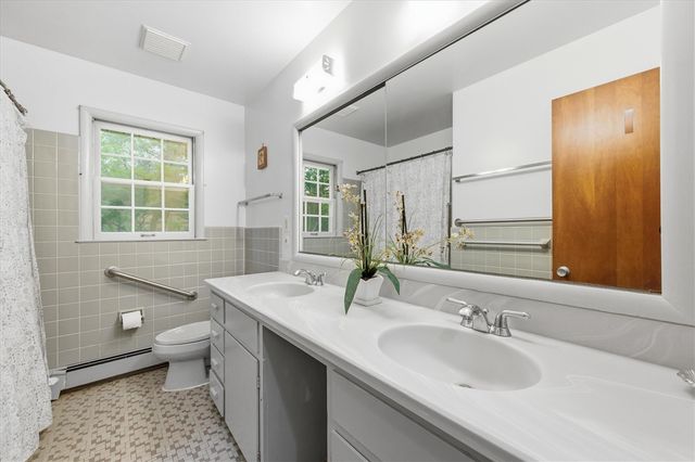 2687 Apple Way, Ann Arbor, MI 48104