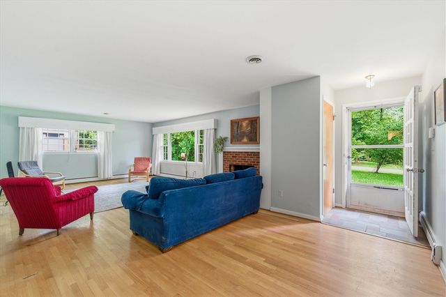 2687 Apple Way, Ann Arbor, MI 48104
