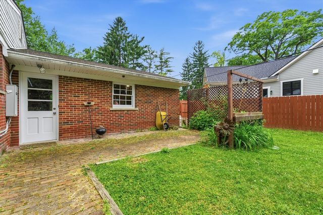 2687 Apple Way, Ann Arbor, MI 48104