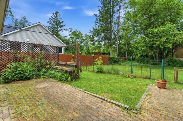 2687 Apple Way, Ann Arbor, MI 48104