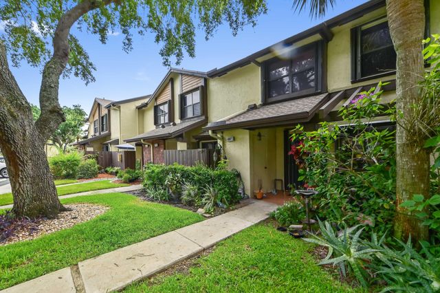 4587 Carambola Circle S 27218, Coconut Creek, FL 33066