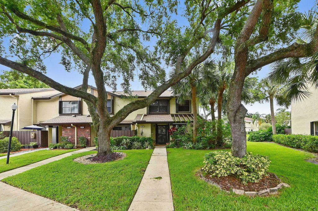 4587 Carambola Circle S 27218, Coconut Creek, FL 33066