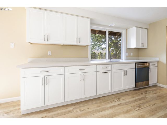 1885 Sw 216TH Ave, Beaverton, OR 97003
