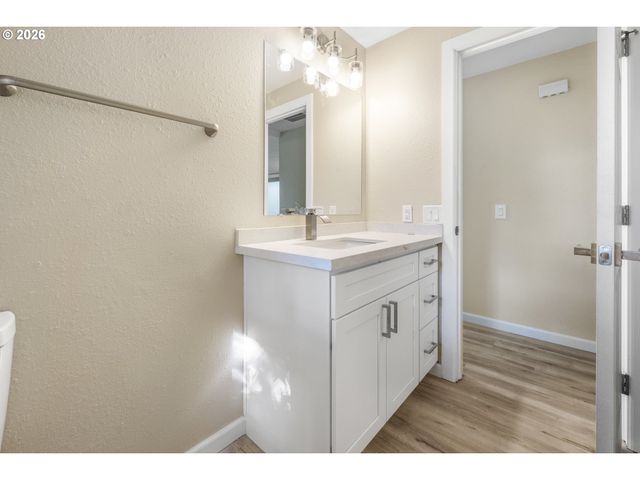 1885 Sw 216TH Ave, Beaverton, OR 97003