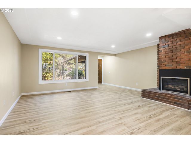 1885 Sw 216TH Ave, Beaverton, OR 97003