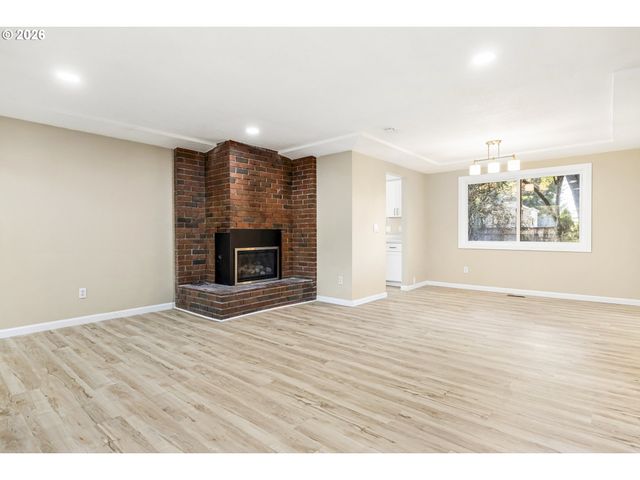 1885 Sw 216TH Ave, Beaverton, OR 97003