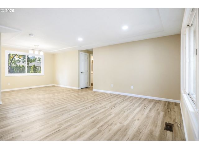 1885 Sw 216TH Ave, Beaverton, OR 97003