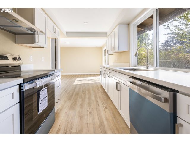 1885 Sw 216TH Ave, Beaverton, OR 97003