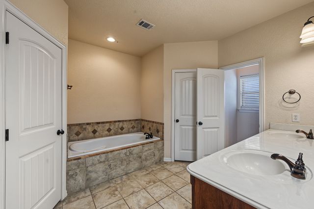 112 Meadow Arbor Drive, Weatherford, TX 76085