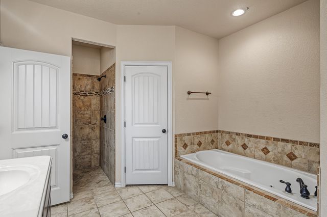 112 Meadow Arbor Drive, Weatherford, TX 76085