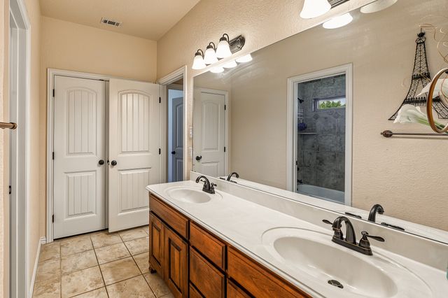 112 Meadow Arbor Drive, Weatherford, TX 76085