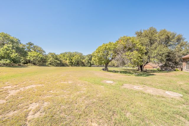 112 Meadow Arbor Drive, Weatherford, TX 76085