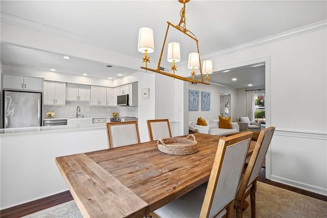 4 Queen Victoria NE Place, Atlanta, GA 30342