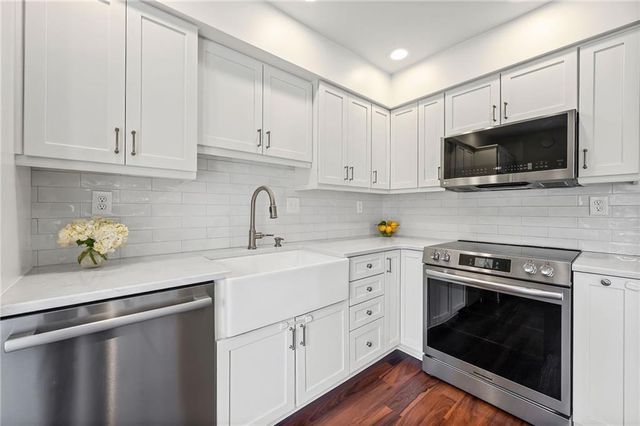 4 Queen Victoria NE Place, Atlanta, GA 30342