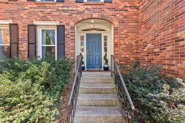 4 Queen Victoria NE Place, Atlanta, GA 30342