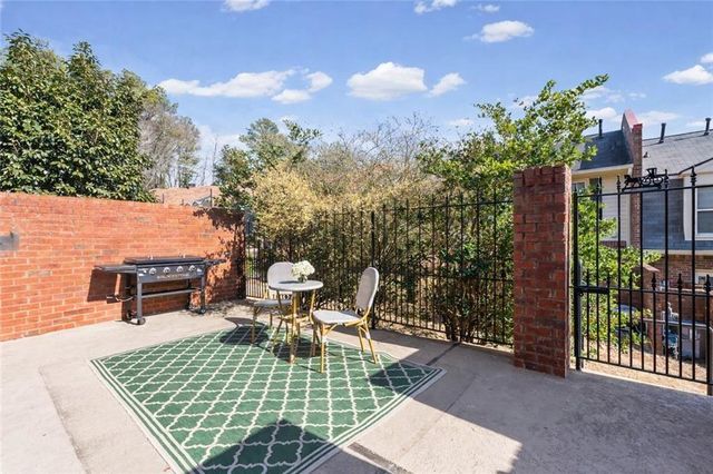 4 Queen Victoria NE Place, Atlanta, GA 30342