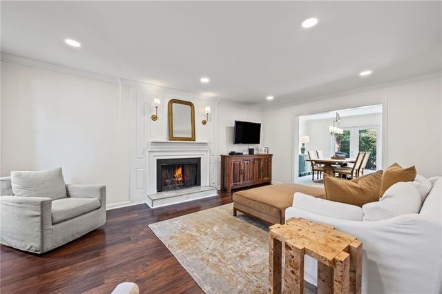 4 Queen Victoria NE Place, Atlanta, GA 30342