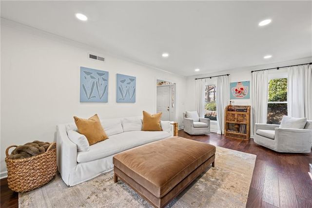 4 Queen Victoria NE Place, Atlanta, GA 30342