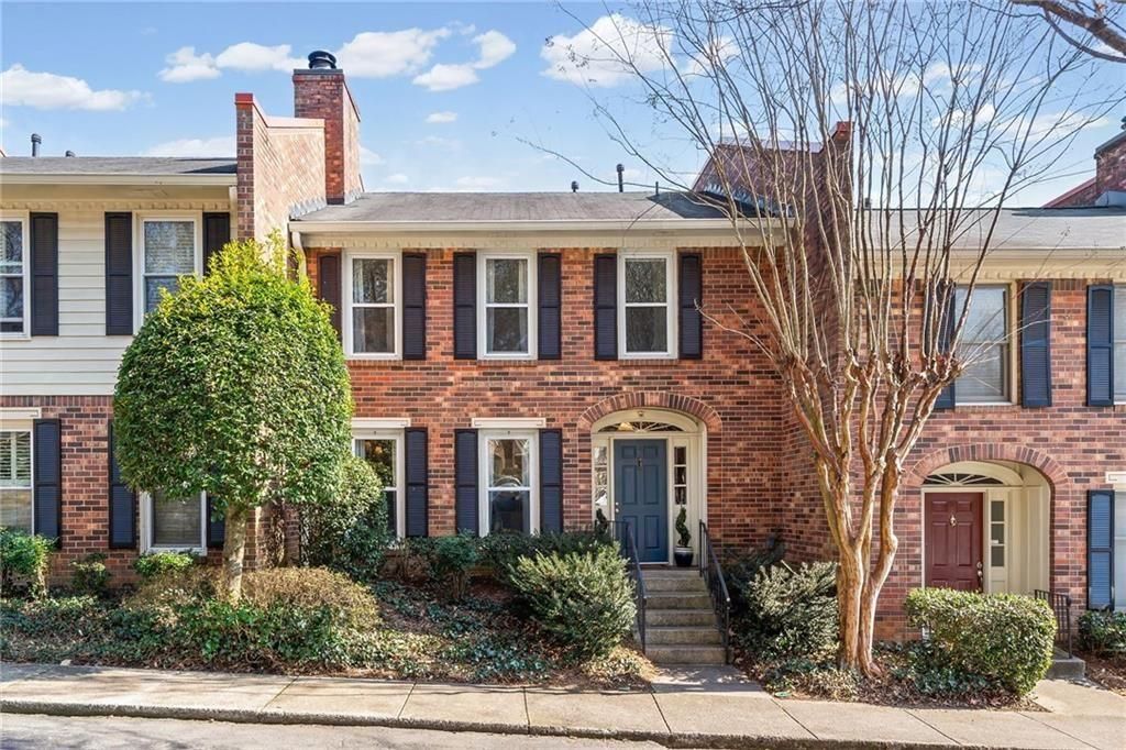 4 Queen Victoria NE Place, Atlanta, GA 30342