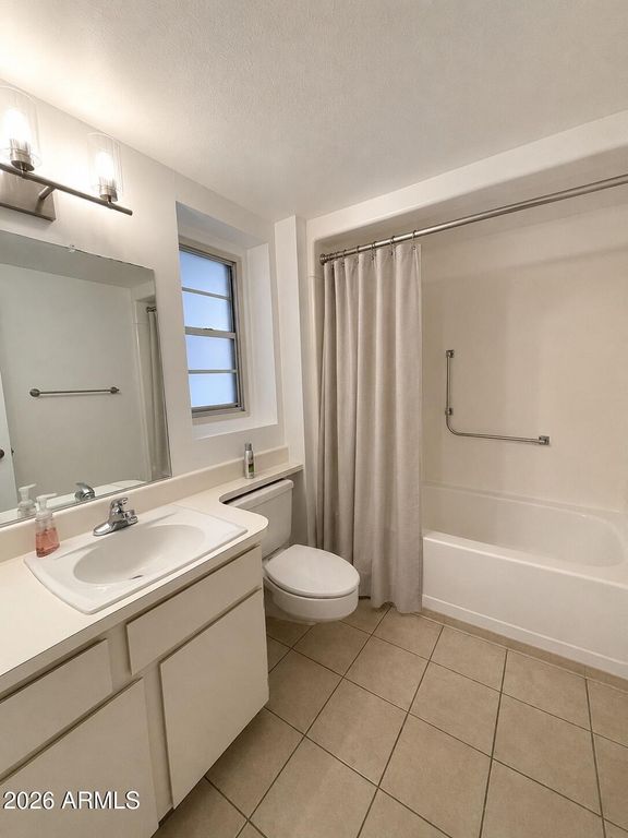 Image 14 of property listing at 17889 N 99TH Drive, Sun City, AZ 85373