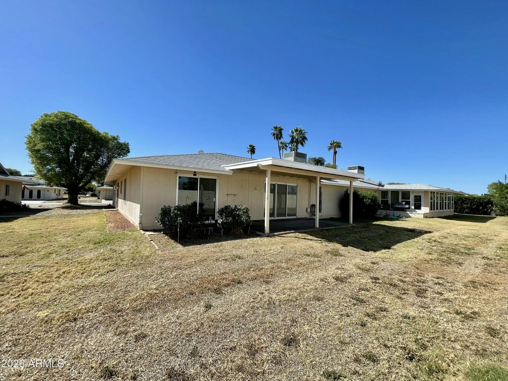 Image 20 of property listing at 17889 N 99TH Drive, Sun City, AZ 85373
