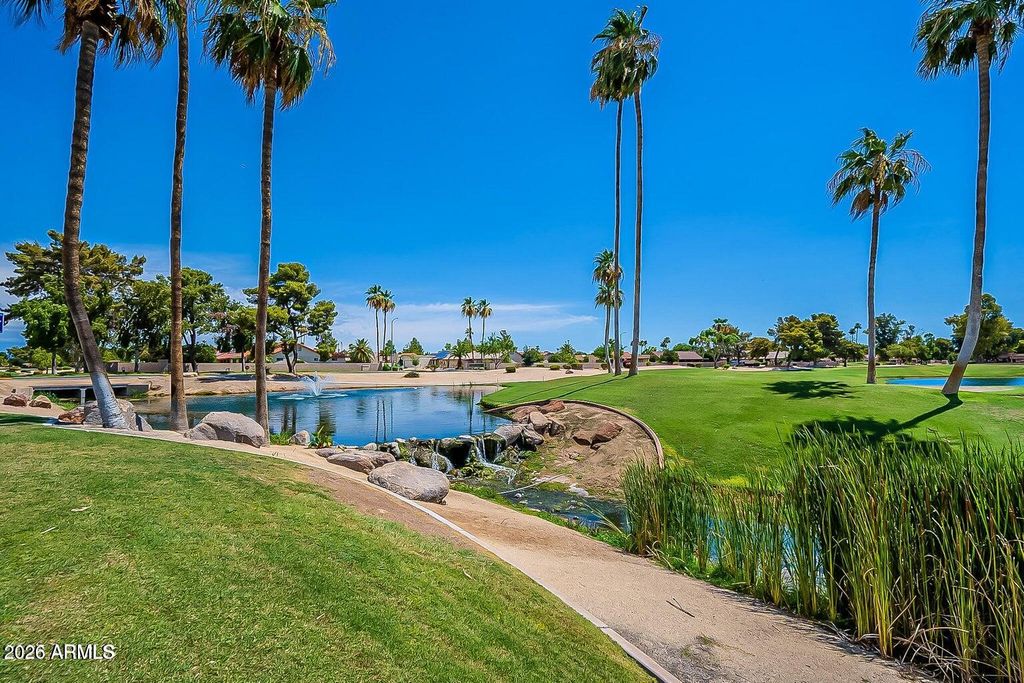 Image 21 of property listing at 17889 N 99TH Drive, Sun City, AZ 85373