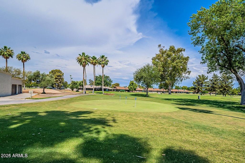 Image 25 of property listing at 17889 N 99TH Drive, Sun City, AZ 85373