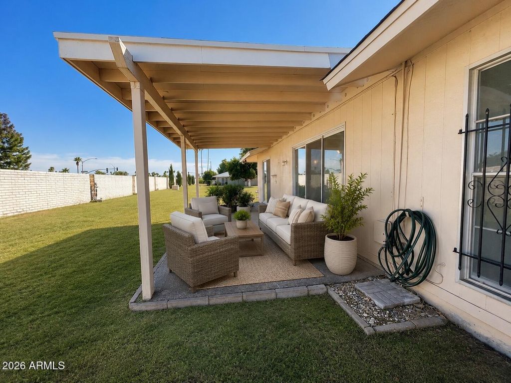 Image 26 of property listing at 17889 N 99TH Drive, Sun City, AZ 85373