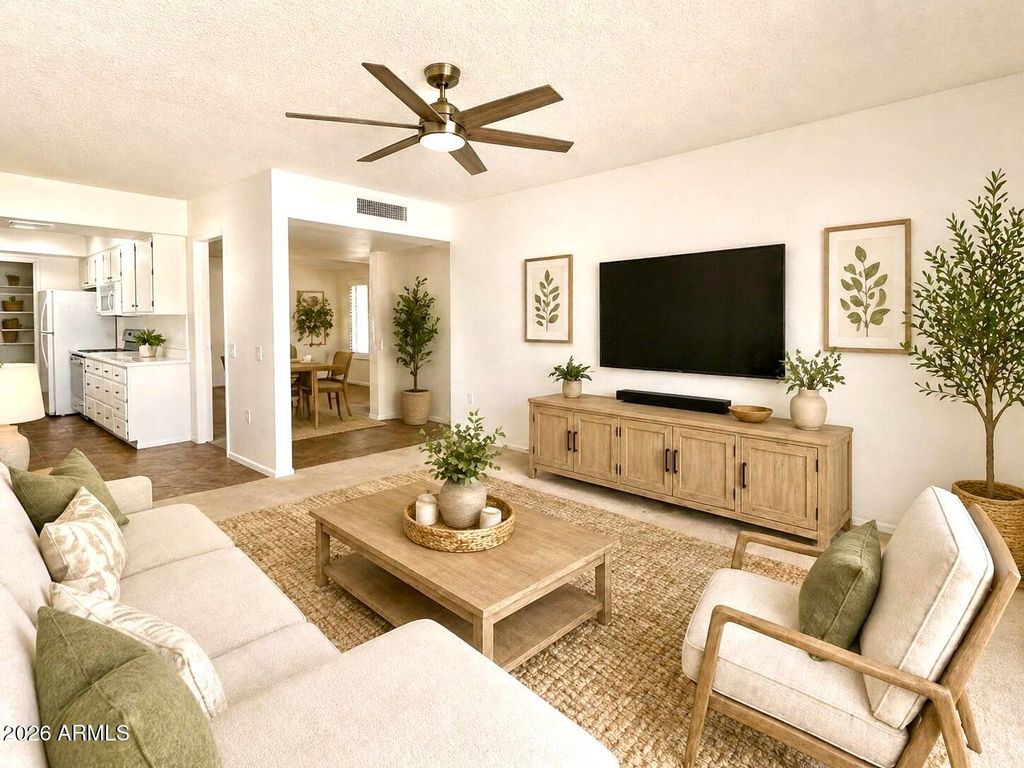 Image 8 of property listing at 17889 N 99TH Drive, Sun City, AZ 85373