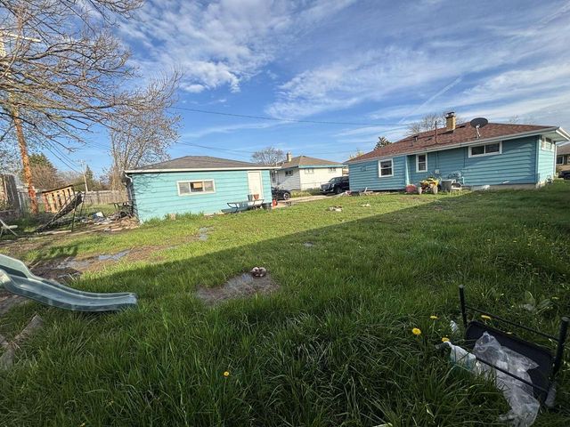 8210 W Winfield AVENUE, Milwaukee, WI 53218