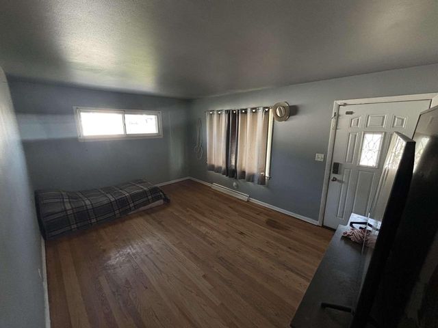 8210 W Winfield AVENUE, Milwaukee, WI 53218