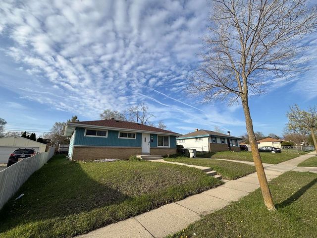 8210 W Winfield AVENUE, Milwaukee, WI 53218