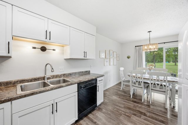 2328 Country Club Parkway, Moorhead, MN 56560